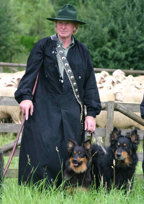 Heinrich Elmsheuser mit zwei Gelbbacken